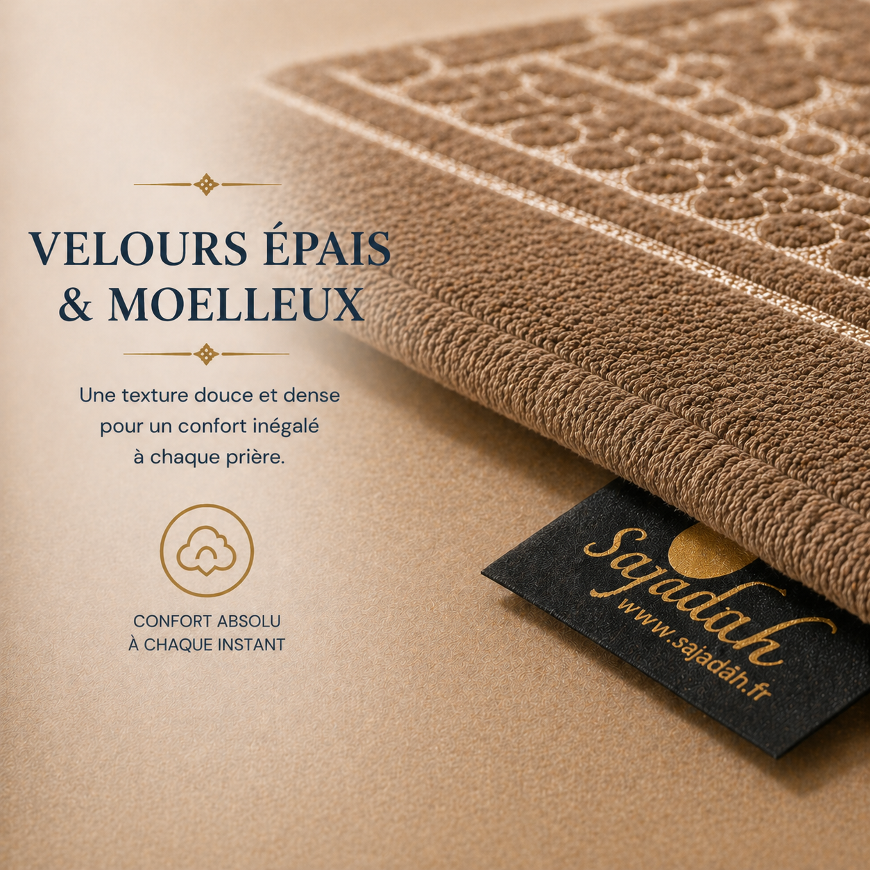 Zoom sur l'épaisseur du tapis de prière Luxe Persan marron Sajadah.