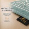 Zoom sur l'épaisseur du tapis de prière Luxe Persan vert Sajadah.