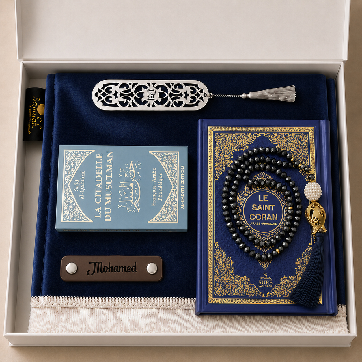 Das personalisierte Sajadah Gebetsteppich-Geschenkset.