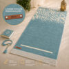 Le tapis de prière Luxe Calligraphie bleu vert Sajadah avec sa personnalisation en cuir véritable couleur marron