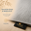 Zoom sur l'épaisseur du tapis de prière Luxe Mecquois gris Argent Sajadah.