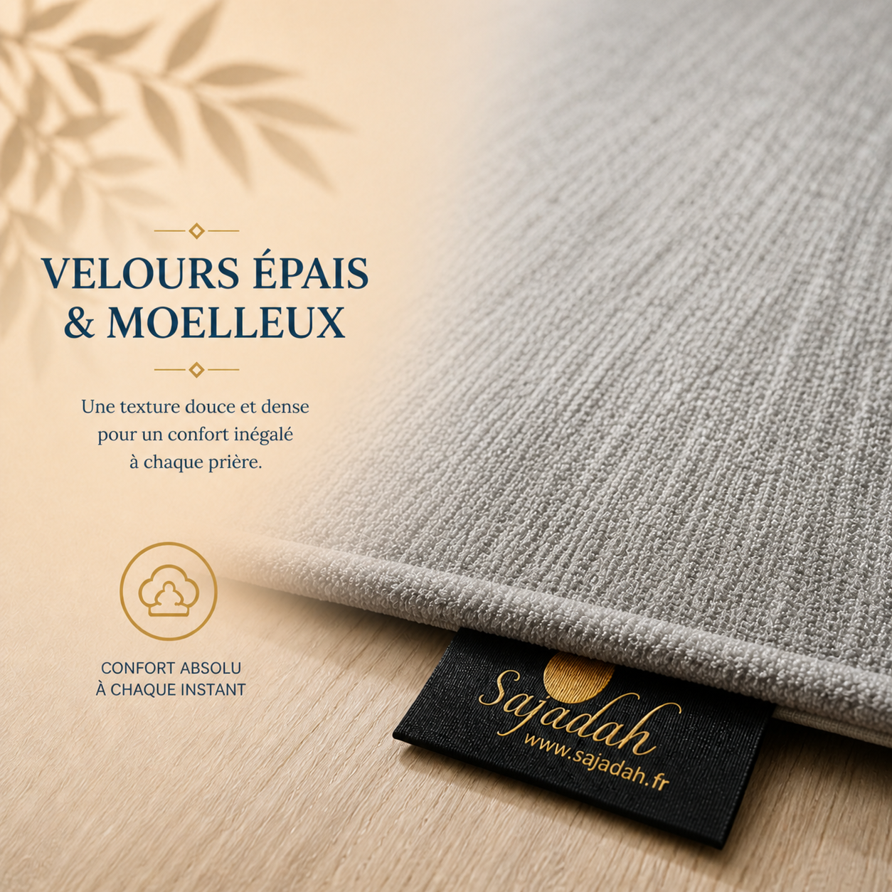 Zoom sur l'épaisseur du tapis de prière Luxe Mecquois gris Argent Sajadah.