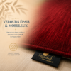 Zoom sur l'épaisseur du tapis de prière Luxe Mecquois rouge Sajadah.