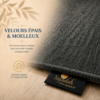 Zoom sur l'épaisseur du tapis de prière Luxe Mecquois gris Ardoise Sajadah.