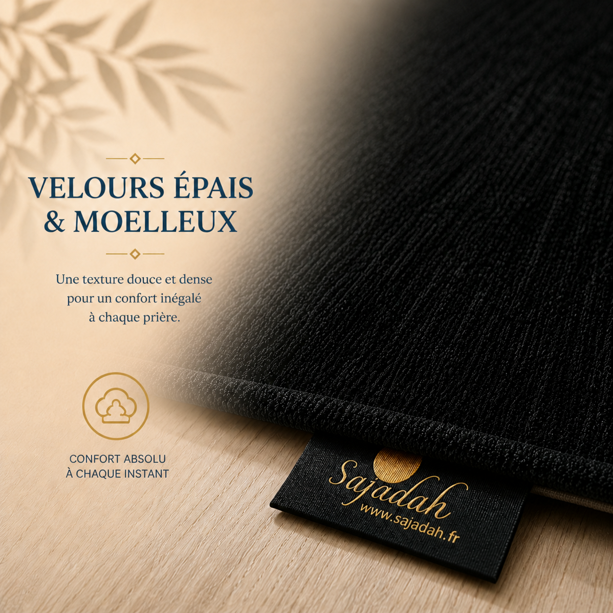 Zoom sur l'épaisseur et la qualité premium du velours de notre tapis de prière Luxe Mecquois noir Sajadah.
