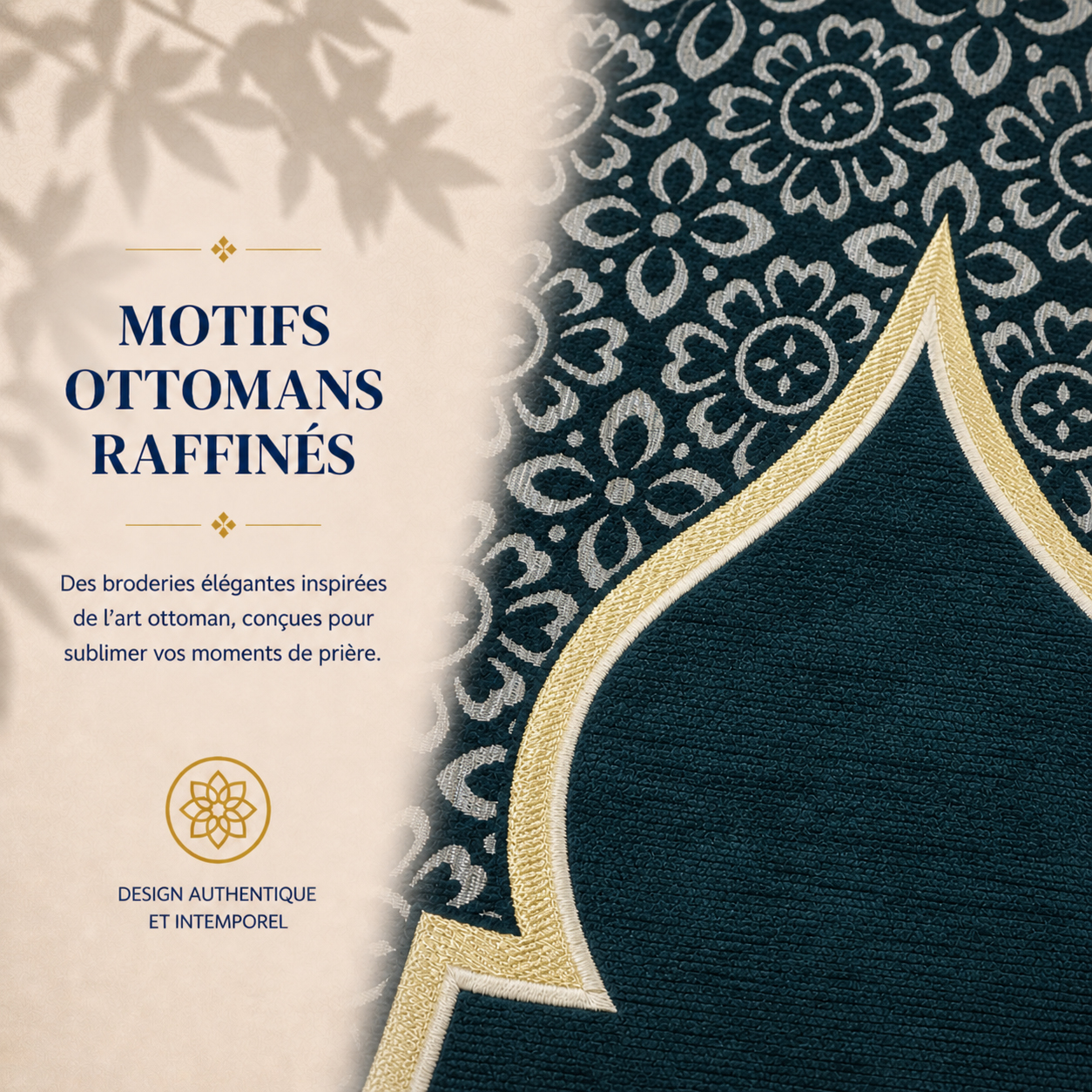 Zoom sur les broderies du tapis de prière Luxe Ottoman bleu Azur Sajadah.