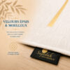 Zoom sur l'épaisseur du tapis de prière Luxe Calligraphie blanc Sajadah.