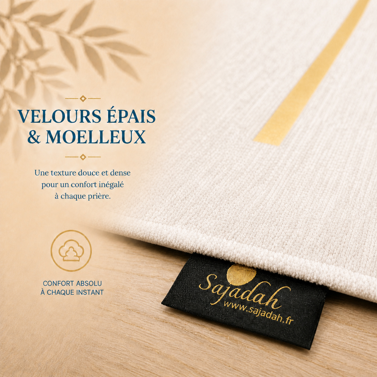 Zoom sur l'épaisseur du tapis de prière Luxe Calligraphie blanc Sajadah.
