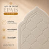 Zoom sur le design du tapis de prière épais blanc Ivoire Sajadah en forme de dôme.