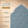 Zoom sur le design matelassé du tapis de prière épais Dôme bleu Ciel Sajadah.