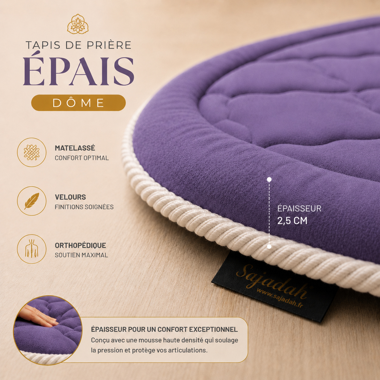 Zoom sur la qualité premium du velours du tapis de prière épais violet Sajadah en forme de dôme.