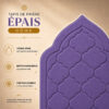 Zoom sur le design du tapis de prière épais violet Sajadah en forme de dôme.