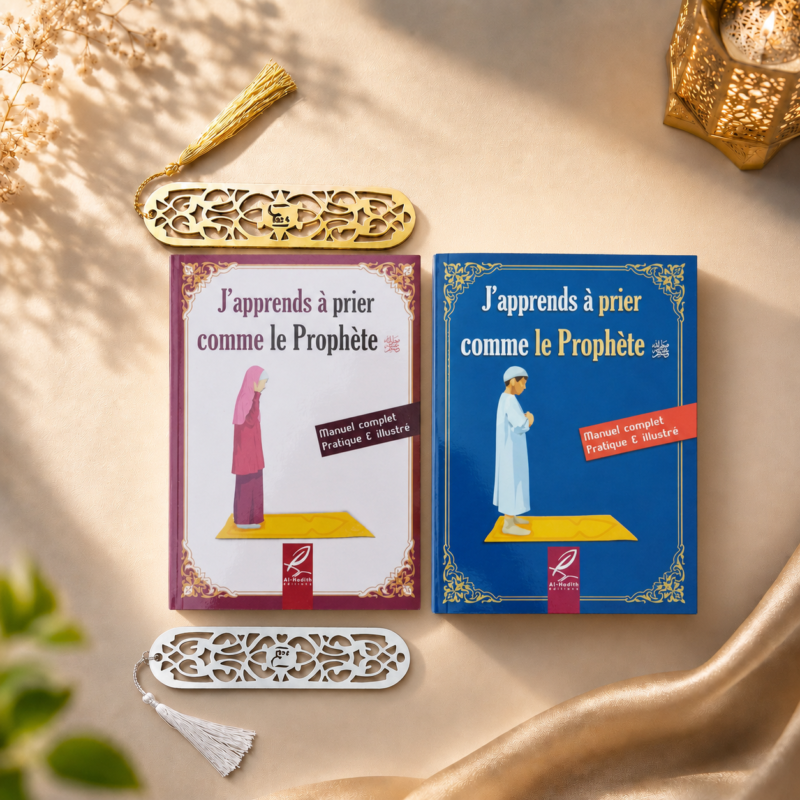 L'ouvrage "j'apprends à prier comme le Prophète" dans sa version pour garçon et pour fille accompagné de leurs marque-pages.
