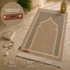 Le tapis de prière Luxe Ottoman beige Sajadah avec sa personnalisation en cuir véritable couleur marron.