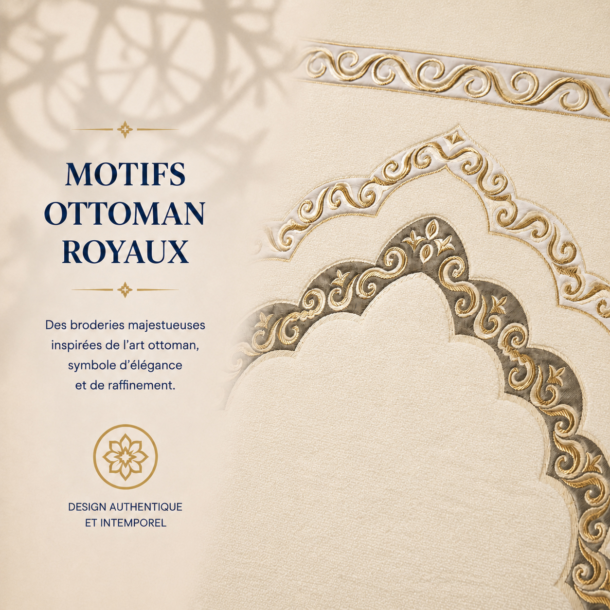 Zoom sur les broderies du tapis de prière Luxe Ottoman Royal blanc Sajadah.