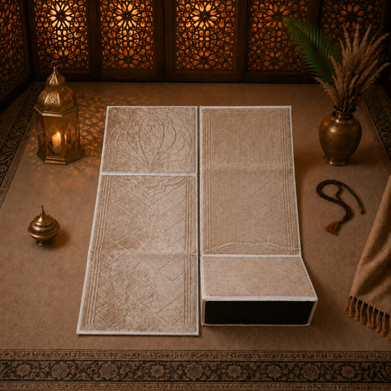Les tapis de la collection tapis de prière pliable avec dossier Sajadah vue à plat et de dos.